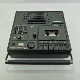 Магнитофон кассетный Карпаты 205-1, работает, плохой динамик. СССР